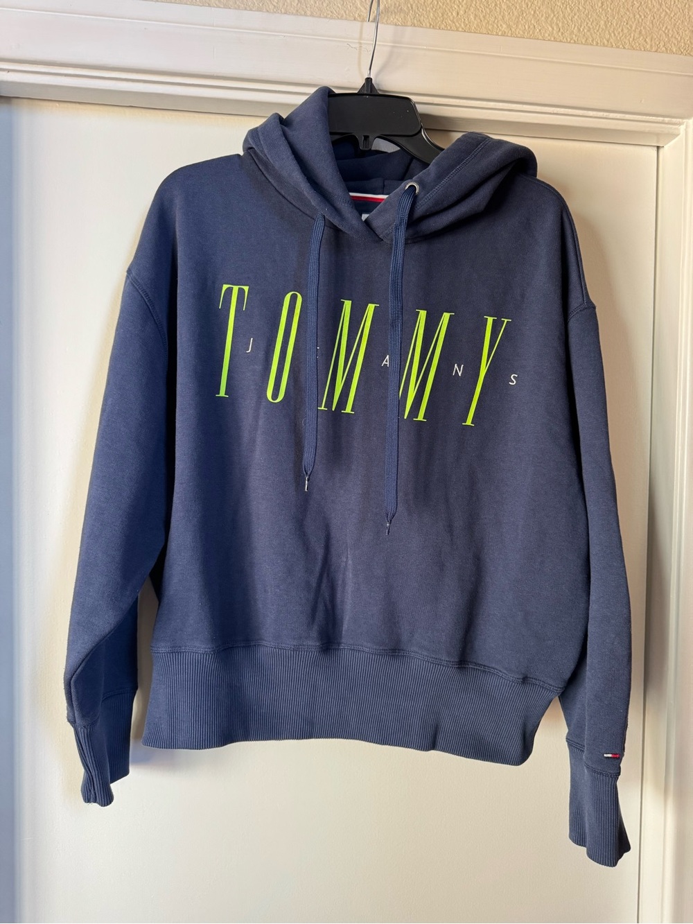 Tommy Jeans Women’s M Navy Cropped Hoodie Neon Logo Pullover